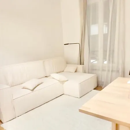 Cosy Near Concorde Parigi